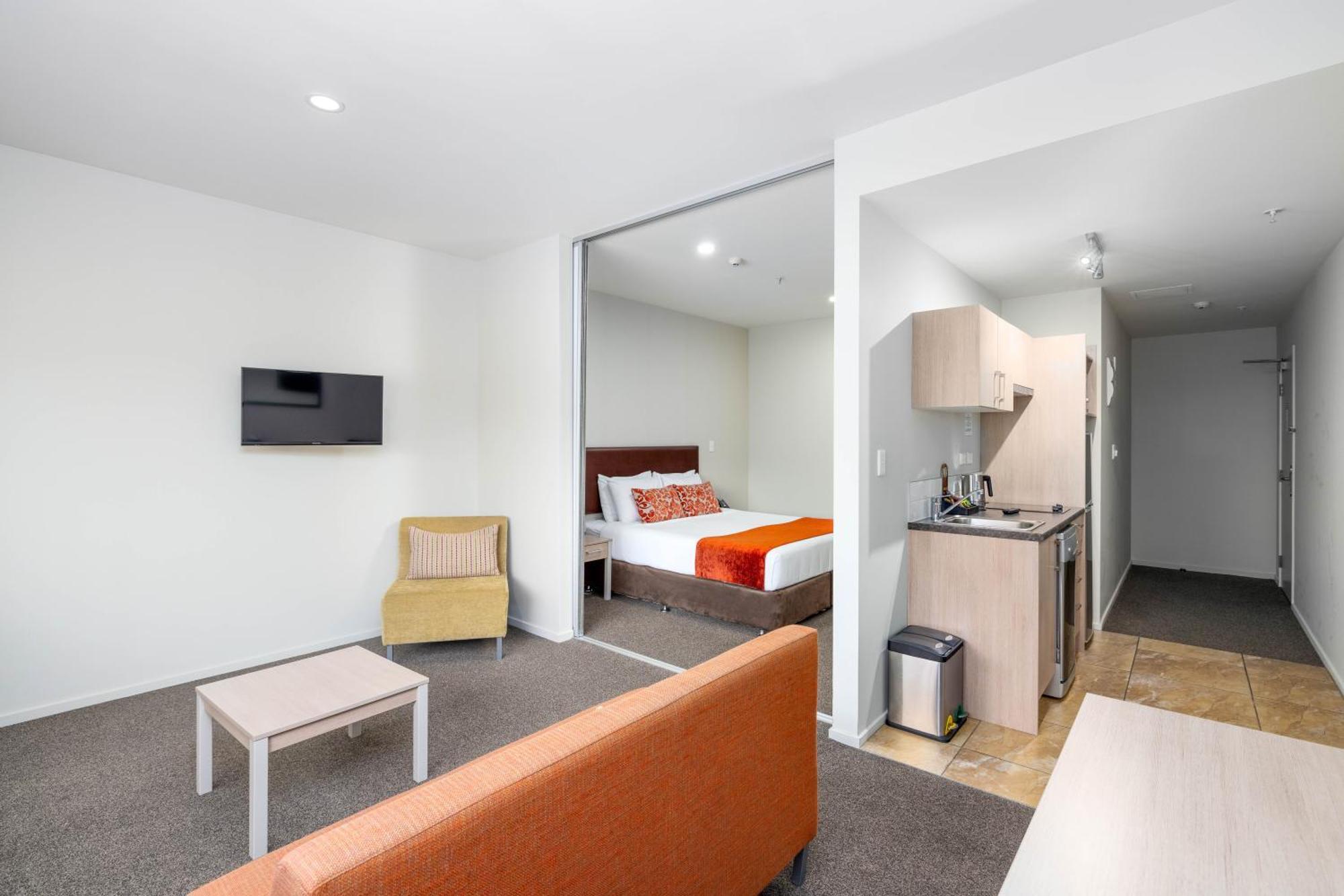Ramada Suites By Wyndham Christchurch City Exterior foto