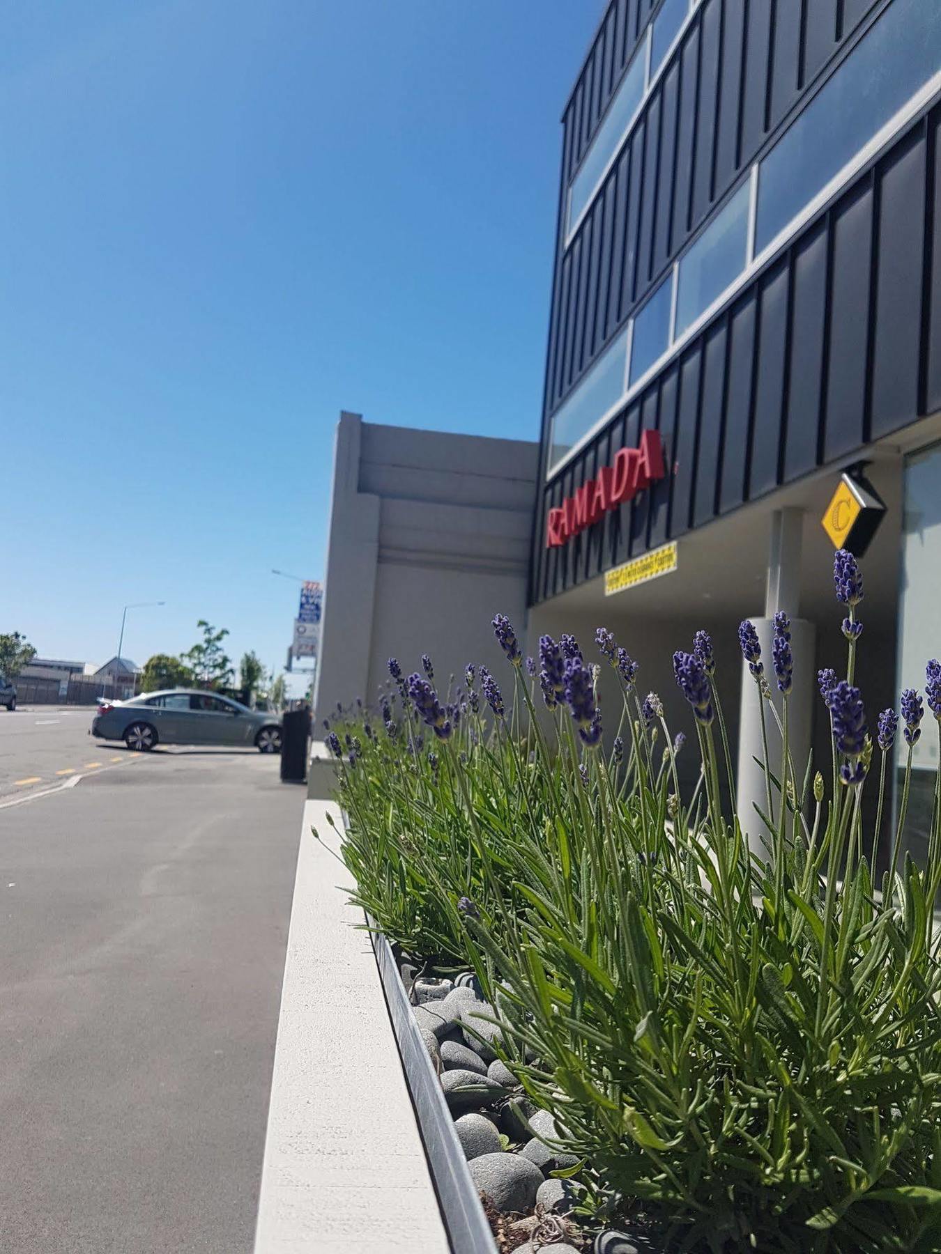Ramada Suites By Wyndham Christchurch City Exterior foto