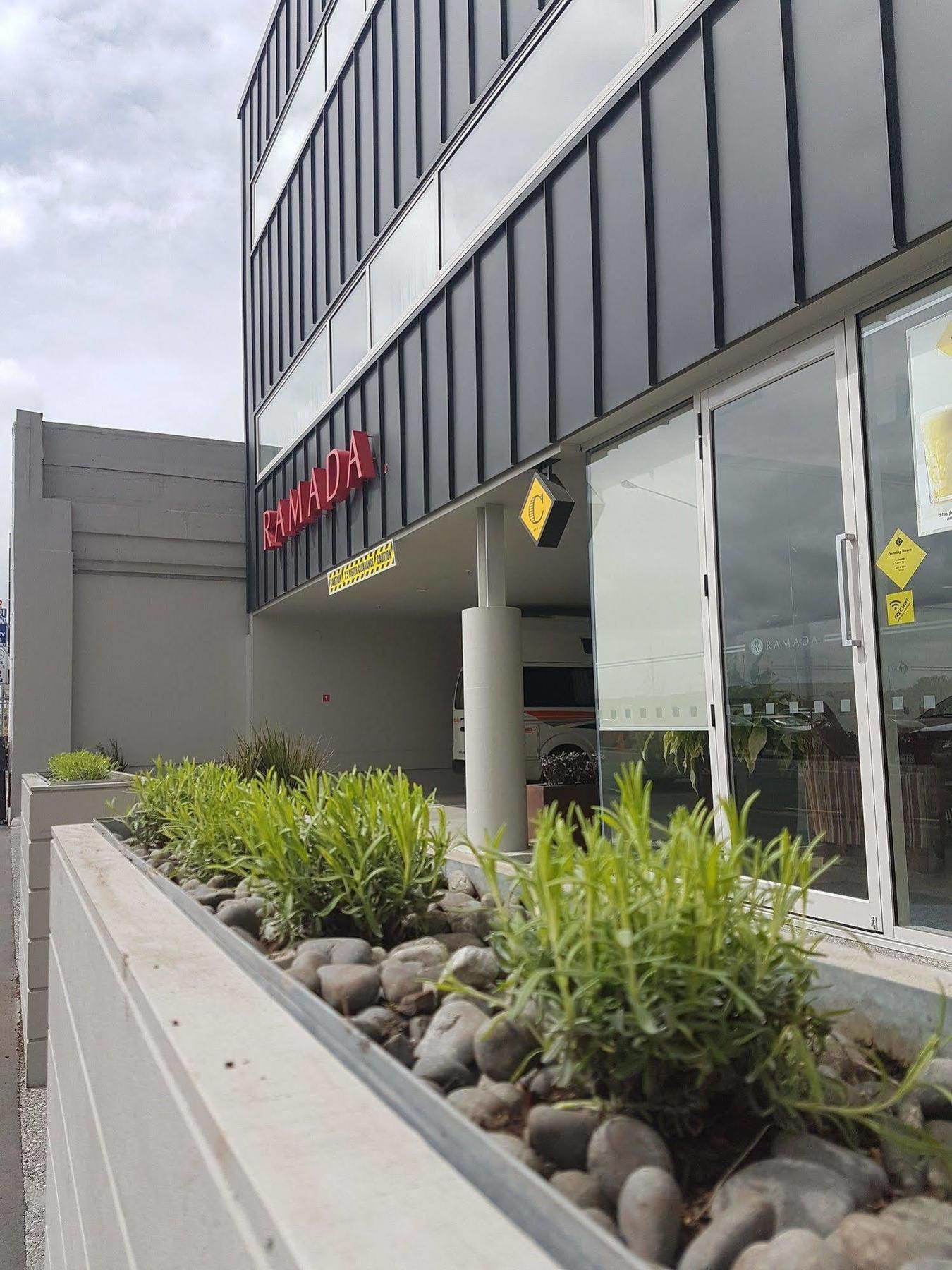Ramada Suites By Wyndham Christchurch City Exterior foto
